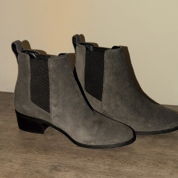 Steve Madden Chelsea Boots - Picture 1 of 8